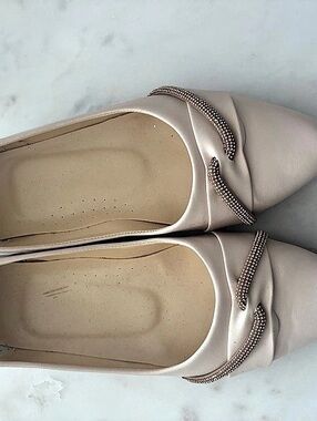Pointed Toe Chain Detail Heels in Beige